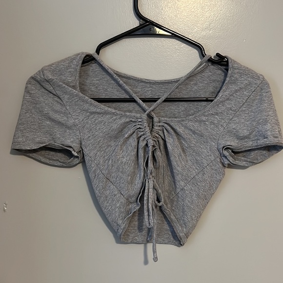 2 crop tops with open back - Picture 4 of 4